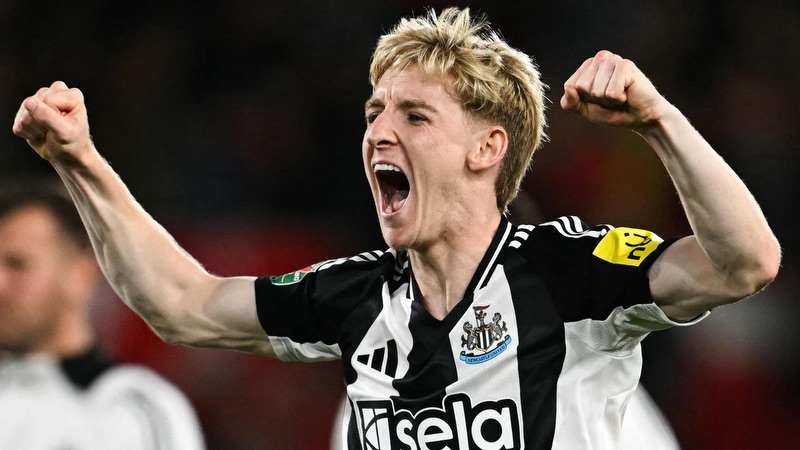 Chơi cho Newcastle cũng là một dấu ấn khá lớn của cầu thủ này Cầu thủ Anthony Gordon - Dấu ấn sau sự nỗ lực đáng công nhận